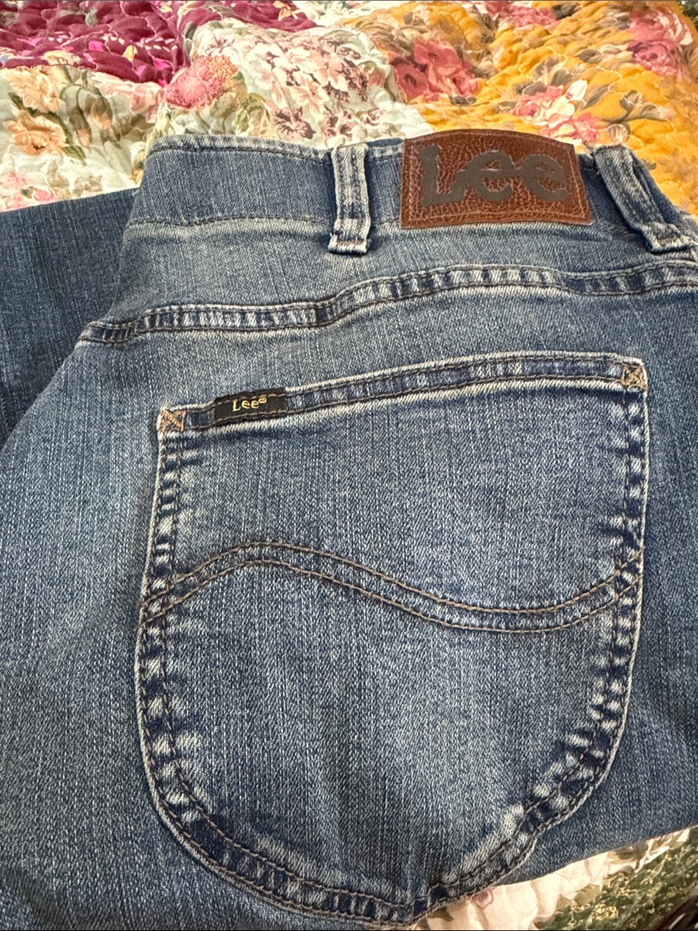 Lee Men's Light Blue Relaxed Jeans with Brown Patch